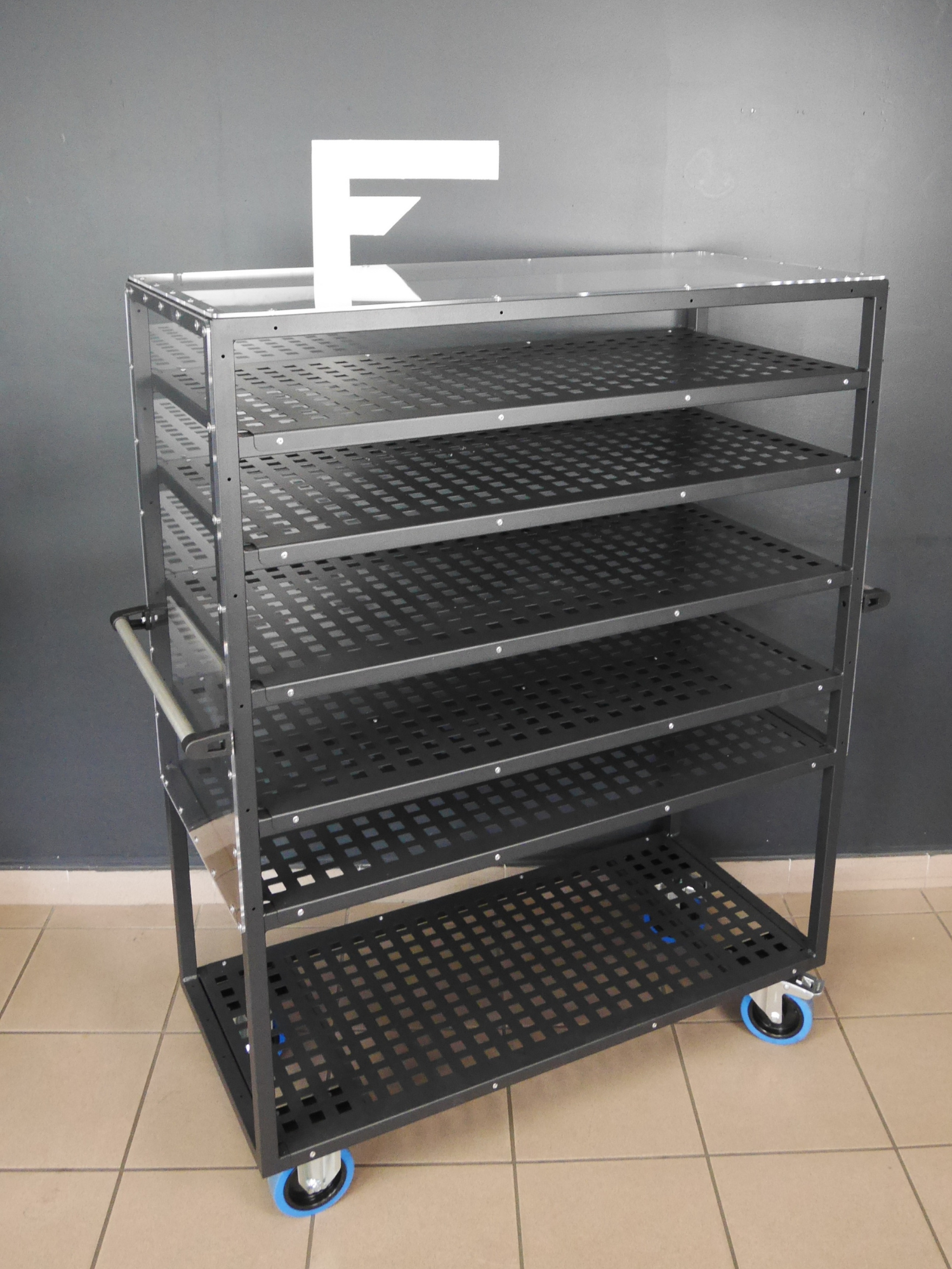 chariot-de-gestion-de-retours-sur-mesure