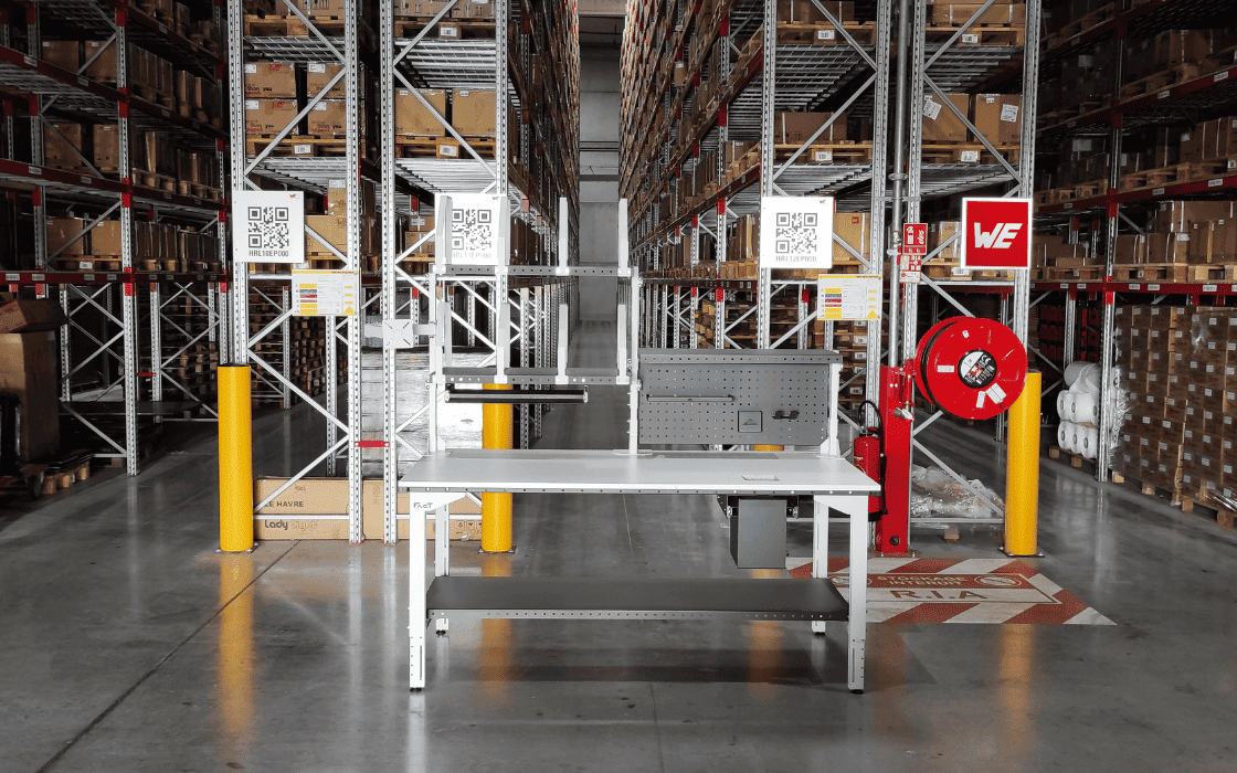 r&eacute;alisations d'une tables avec accessoires sur pieds r&eacute;glables dans un entrepot logistique $