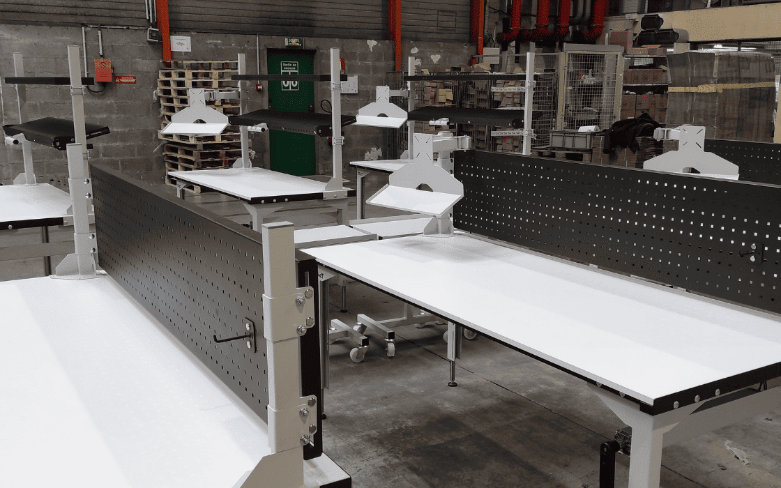 r&eacute;alisation de tables r&eacute;glable en hauteur par manivelles dans un atelier 