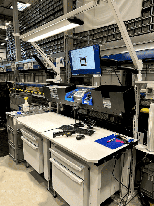 r&eacute;alisation d'une table de bureautique dans un atelier 